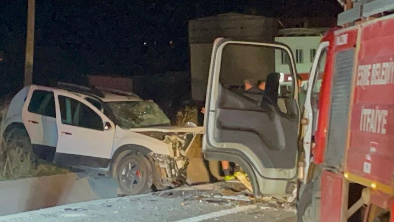 Cip ile otomobil çarpıştı: 2 ölü, 3 yaralı