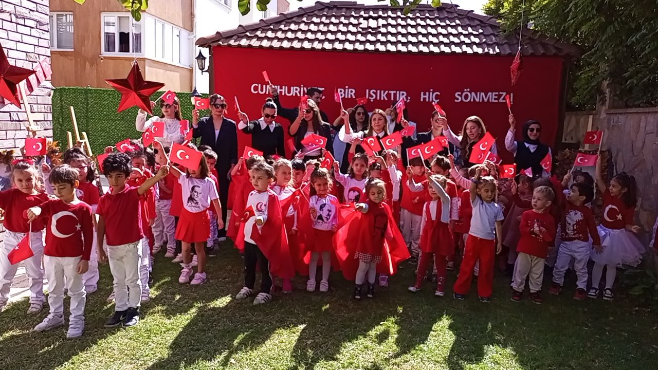 Düşler Bahçesi’nde miniklerden coşkulu Cumhuriyet kutlaması