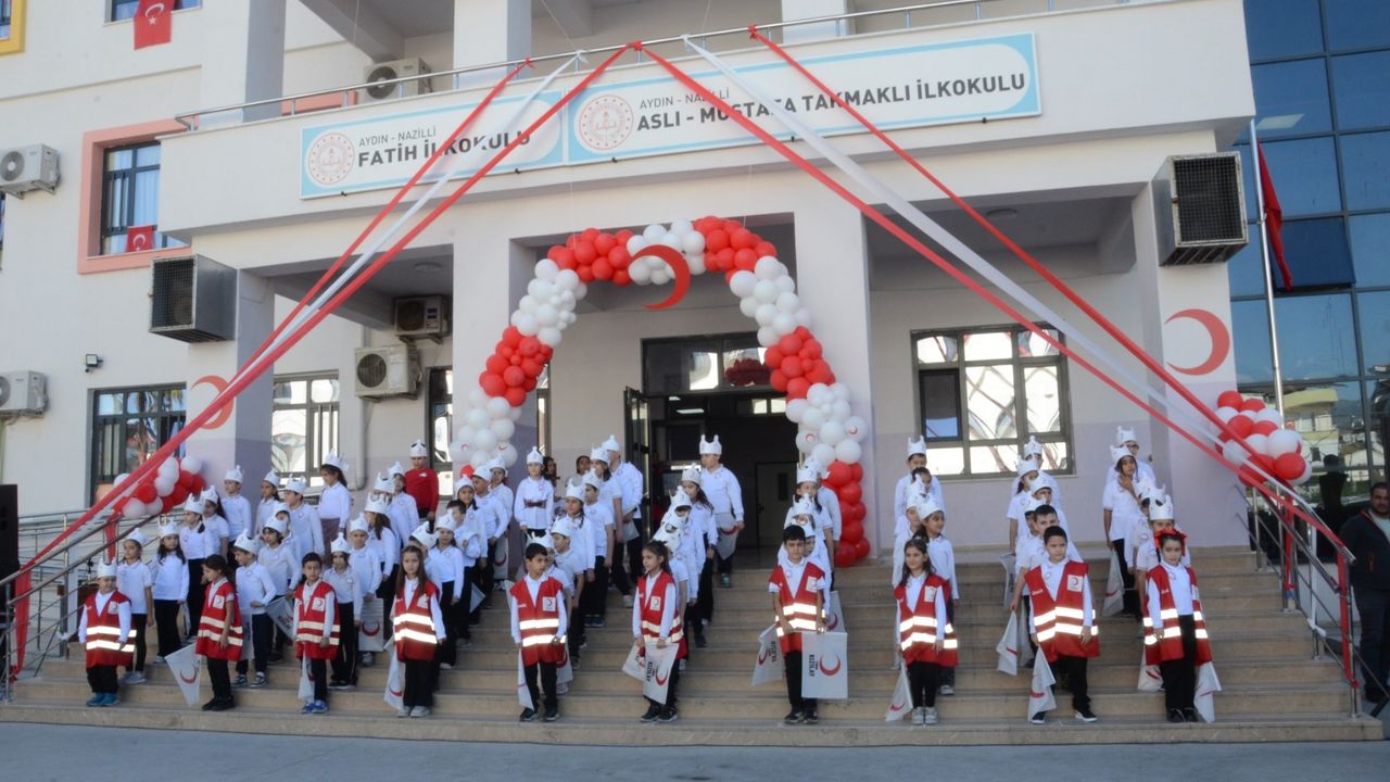 Nazilli’de minik öğrencilerden anlamlı kutlama programı