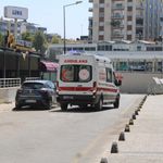 Apartmanın merdivenlerinden düşen yaşlı adam hastanelik oldu