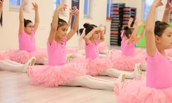 Büyükşehir'in kurslarıyla Aydınlı minikler bale öğreniyor
