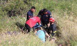 Virajı alamayan motosiklet uçuruma yuvarlandı