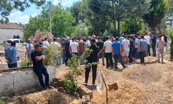 Minik Enes toprağa verildi