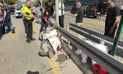 Yaya geçidini kullanan motosiklete servis aracı çarptı: 1’i ağır 2 yaralı