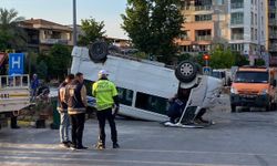 Nazilli Cumhuriyet Meydanı’nda Servis Araçları Çarpıştı: 3 Yaralı