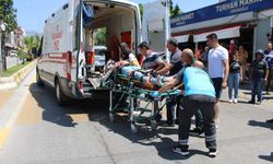 Refüje çarpıp savrulan motosiklet sürücüsü yaralandı