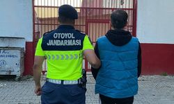 Düzensiz göçmenlerin arasına gizlenen şahıs suç makinesi çıktı