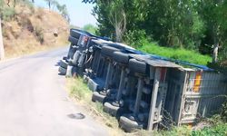 Tır şarampole devrildi