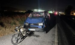 Minibüs motosiklete çarptı: 3 yaralı