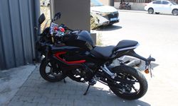 Ticari araçla çarpışan motosikletteki yolcu ve sürücü ağır yaralandı