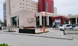 Hastaneye doğuma gelen kadın, önce polis zoruyla kocasını hastaneden kovdurdu sonra doğumhaneye gitti