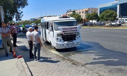 Seyir halindeki yolcu minibüsü alev aldı