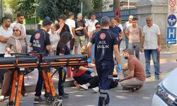 Otomobilin sıkıştırdığı iddia edilen motosiklet sürücüsü yaralandı