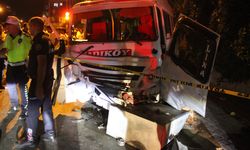 Minibüs ile otomobil çarpıştı: 11 yaralı