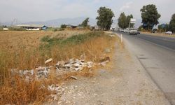 Duyarsız vatandaşlar yol kenarlarını çöplüğe çevirdi