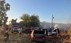 Yediemin deposunda yangın çıktı, 5 otomobil 30 motosiklet yandı