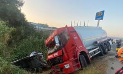 Akaryakıt tankeri ile minibüs çarpıştı: 4 yaralı