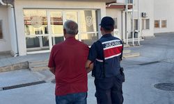 Şüphe üzerine durdurulan araçta 9 düzensiz göçmen yakalandı