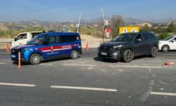 Az kalsın ölecekti! İsabeyli’de motosiklet otomobile çarptı