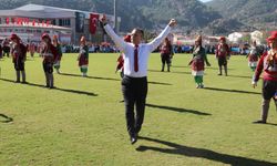 Nazillili Kaymakam Akkaya’nın zeybek gösterisi Fethiye’de büyük beğeni topladı