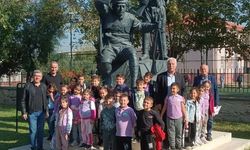 İlkokul öğrencileri Yörük Ali Efe’yi unutmadı