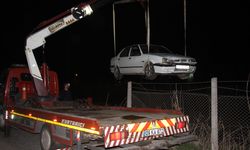 Aydın'da otomobil sulama kanalına uçtu: 2 yaralı