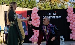 Nazilli'de öğretmenlerden zeybekli kutlama