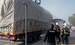 Pamuk yüklü tırda çıkan yangın büyümeden söndürüldü