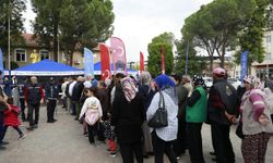 BAŞKAN ÇERÇİOĞLU, ATA TOHUMLARINDAN ÜRETİLEN FİDELERİ ÇİNELİLER İLE BULUŞTURDU