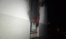 Tahliye edilen okulda çıkan yangın panikletti