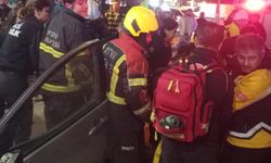 Takla atan araç banka şubesine çarparak durabildi: 2 yaralı