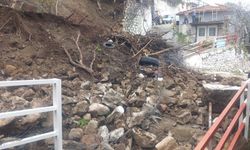 Kuvvetli yağışa dayanamadı, çöktü