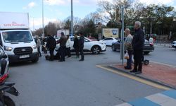 Kavşak içindeki kazada sürücü yaralandı