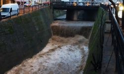 Tabakhane Deresi yağışla birlikte coştu