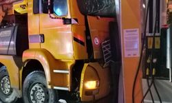 Aydın’da vinç akaryakıt istasyonuna daldı