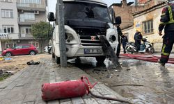 Nazilli’de park halindeki araç alev aldı