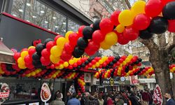 Donas Döner Nazilli’de hizmete açıldı.. Açılışta ücretsiz döner dağıtıldı