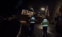 Büyükşehir ekipleri seferber oldu, Nazilli’de kapanan yollar tek tek açıldı