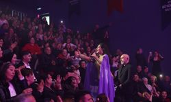 Başkan Çerçioğlu 8 Mart Dünya Kadınlar Günü’nde vatandaşları sevilen sanatçı Nükhet Duru ile buluşturdu