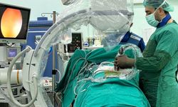 Aydın Devlet Hastanesi’nde kapalı bel fıtığı ameliyatı ilk kez uygulandı