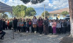 Kahraman öğretmen okulunda gözyaşları ile anıldı