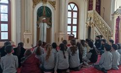 Öğrenciler camilerin tarihini yerinde öğreniyor