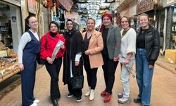 Nazilli’de kadın girişimcilerden 8 Mart’ta karanfil jesti