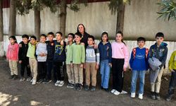 Nazilli’de öğretmene duygusal veda.. Gözyaşlarını tutamadı