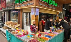 Nazilli’de bayram telaşı.. Tezgahlar renk cümbüşüne döndü