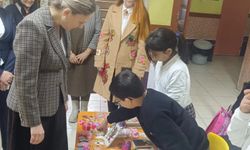 Kaymakam Kan, minik girişimcilerin heyecanına ortak oldu