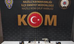 Nazilli’de işyerinde ruhsatsız silahlarla yakalandı