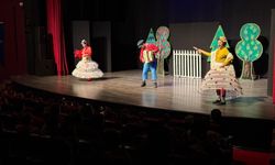 Başkan Çerçioğlu minik sanatseverleri tiyatro ile buluşturdu