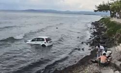 Kuşadası’nda otomobil denize uçtu: 1 yaralı