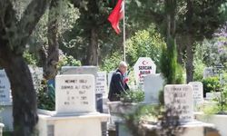 Nazilli’de arefe yoğunluğu.. Vatandaşlar mezarlıklara akın etti